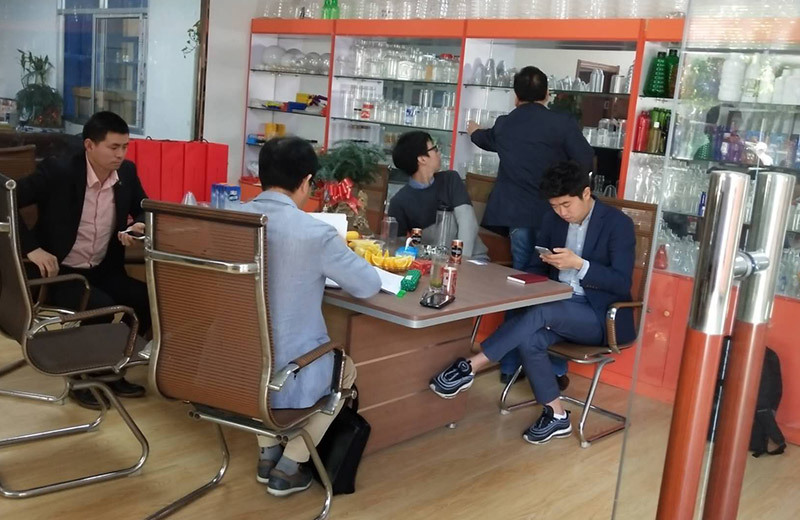 20180413 Korean customer signs...