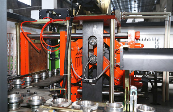 What are the advantages of a bottle blowing machine?